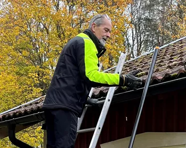 Mats Schiller på stege